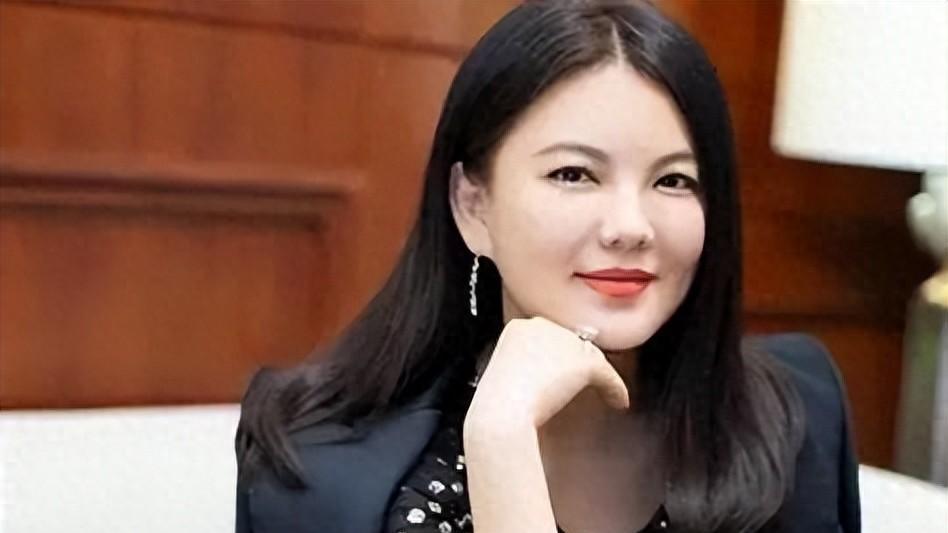 李湘账号被封背后：炫富成争议焦点，名人出圈的那一刻就难走回头路？