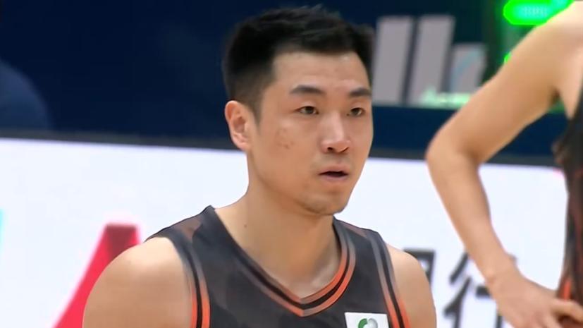 高诗岩单节15分！山东男篮逆转黑马，克里斯低迷，两大功臣发威