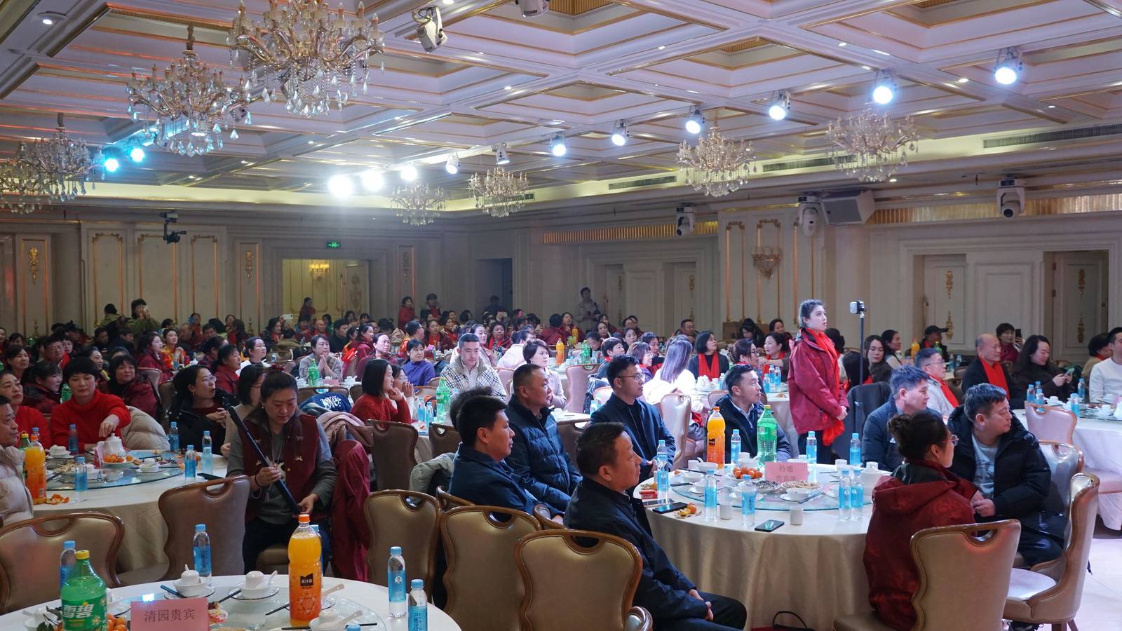 汴梁头条|开封女企商会助力百帮迎新年会暨先进表彰大会圆满举行