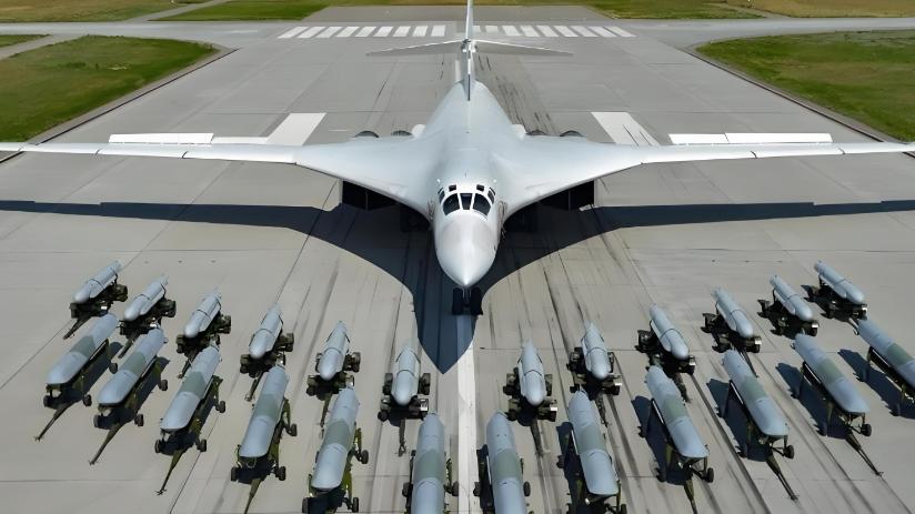 美俄同时施压，为了不卖给中国，70台发动机忍痛砸烂，还火烧图纸