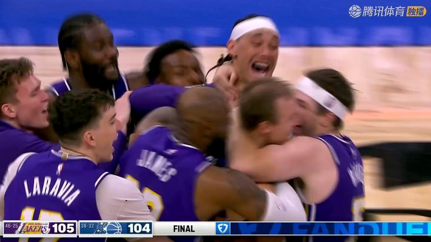 湖人9连胜！最后2秒，肯纳德三分绝杀，老詹冲上去抱住肯纳德疯狂庆祝