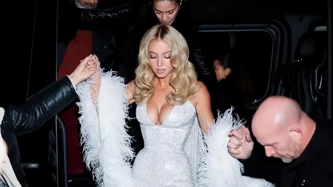 悉尼妹新片遭批评：上身太突出不够还原角色