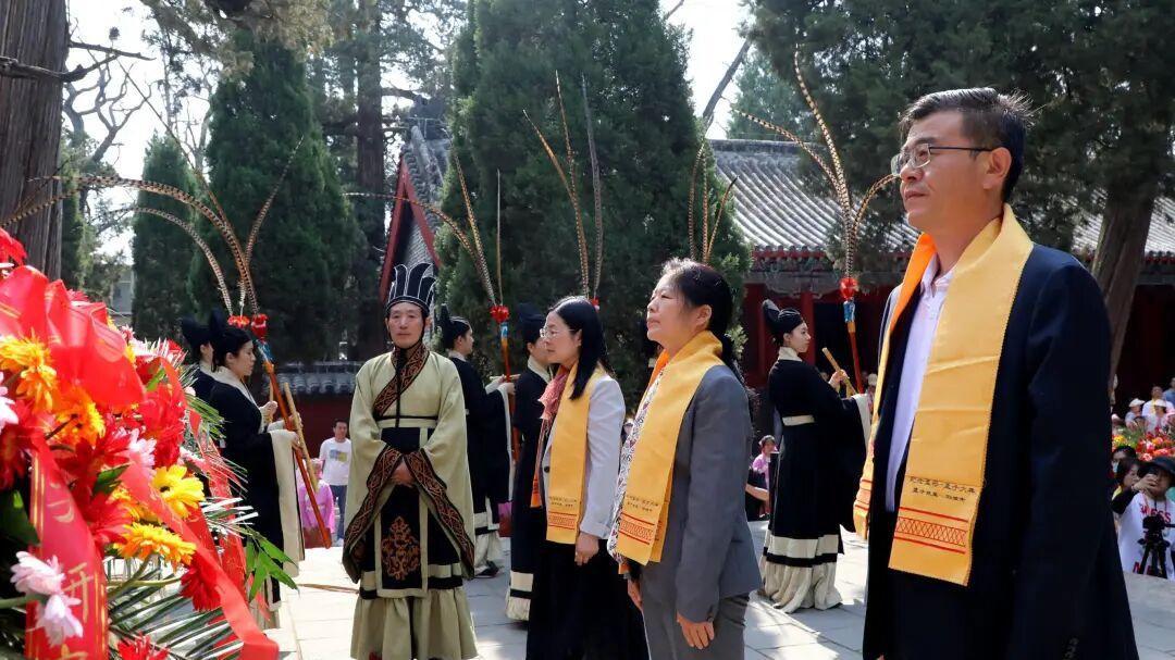 中华母亲节为何拼不过西方母亲节？一场关于文化根脉的对话