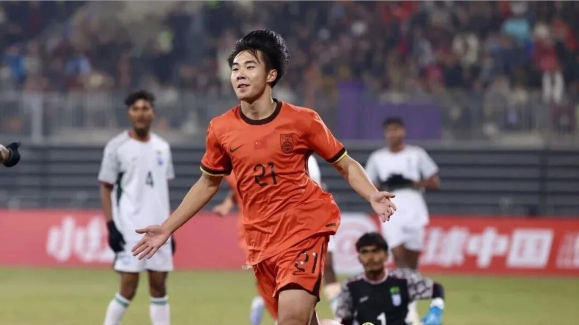 从乡村小学到中超舞台：17岁新星帅惟浩的独特成长路