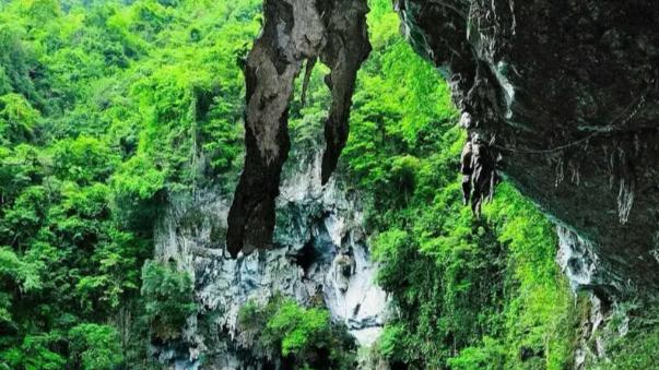 三门海七扇山体翡翠天窗，乘船探秘蓝绿色地下暗河岩洞