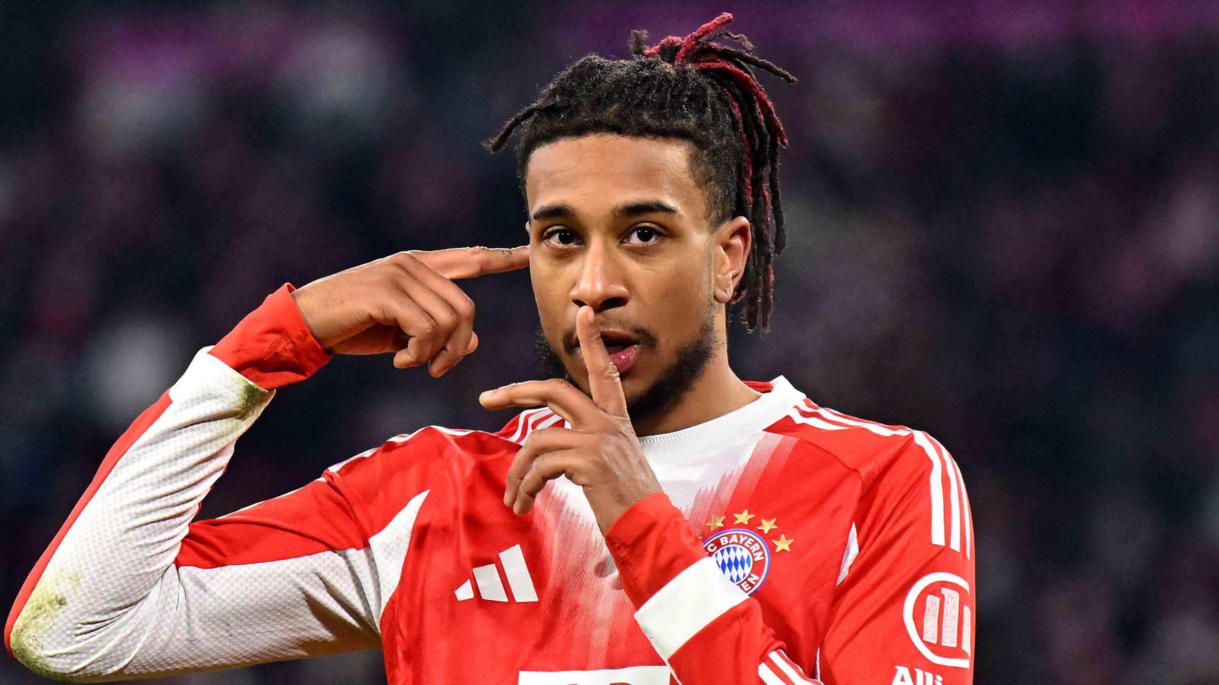 拜仁的新罗贝里！奥利塞迪亚斯合造五球，高层盛赞主帅却显低调