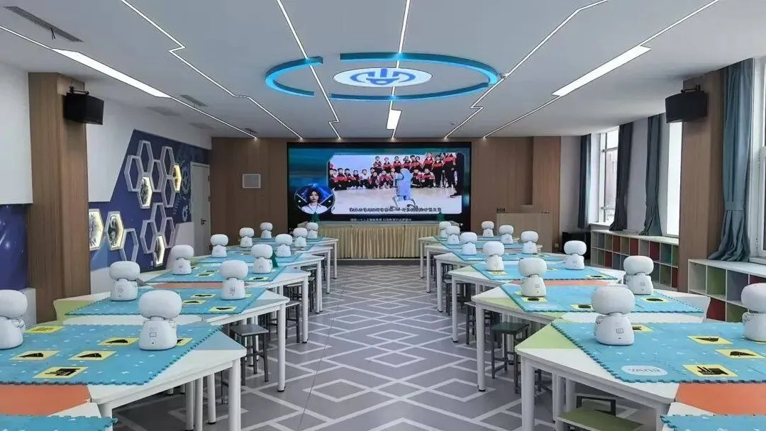 AI+教育碰撞火花 | 衡水桃城中学AIQ英语社团展示