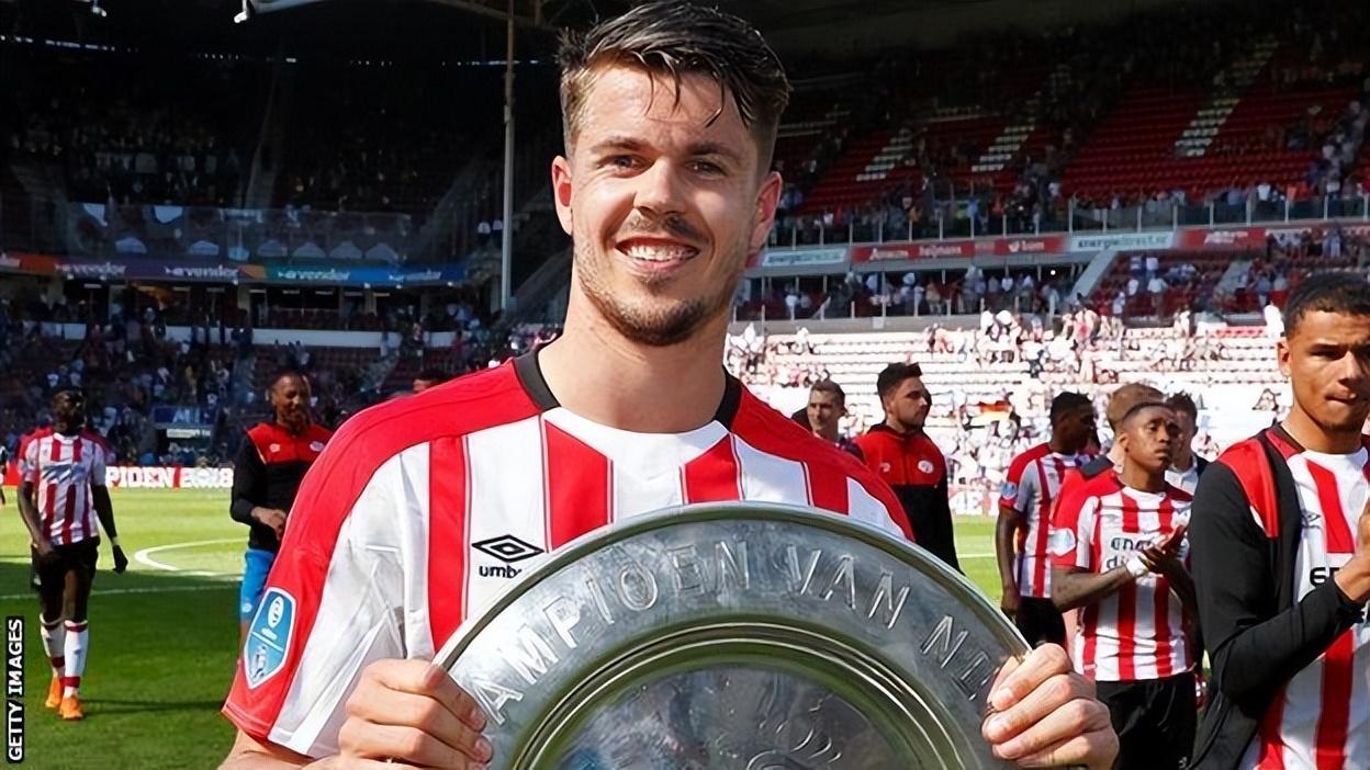 从“荷兰兰帕德”到无奈挂靴，范金克尔的伤病缠身生涯