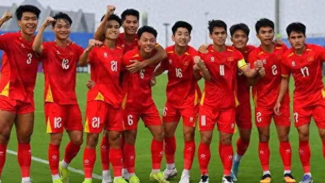 101分钟绝杀！越南3-2淘汰阿联酋，4连胜进四强，静候中国队晋级