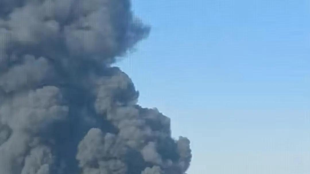 厦门象屿青岛仓库突发大火