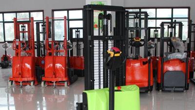 车间物料转运选什么叉车作业合适？现在来揭晓