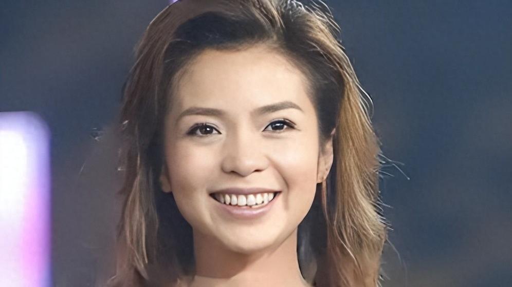 央视名嘴朱迅：放弃成名路，靠洗厕所逆袭人生，抗癌归来笑对生活