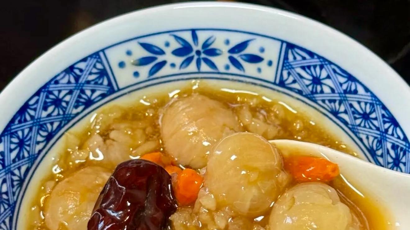 红枣桂圆甜粥：一口甜粥，满心温暖