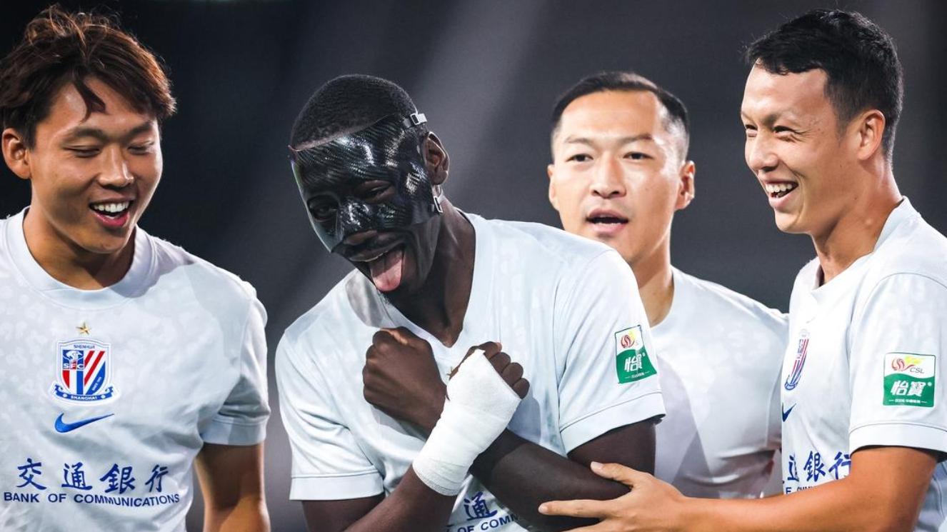 点球改变战局！邓卓翔搞砸了：中超倒数第2濒临降级，申花征服客场