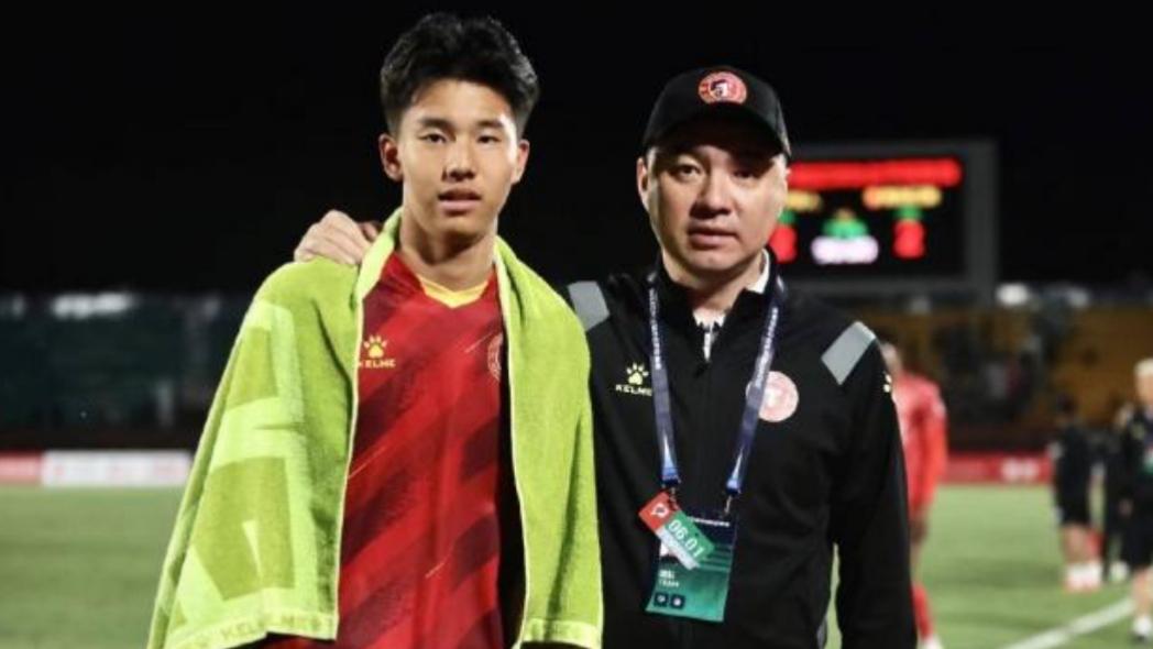 喜讯！18岁中国球员加盟塞甲球队一线队，已完成了注册