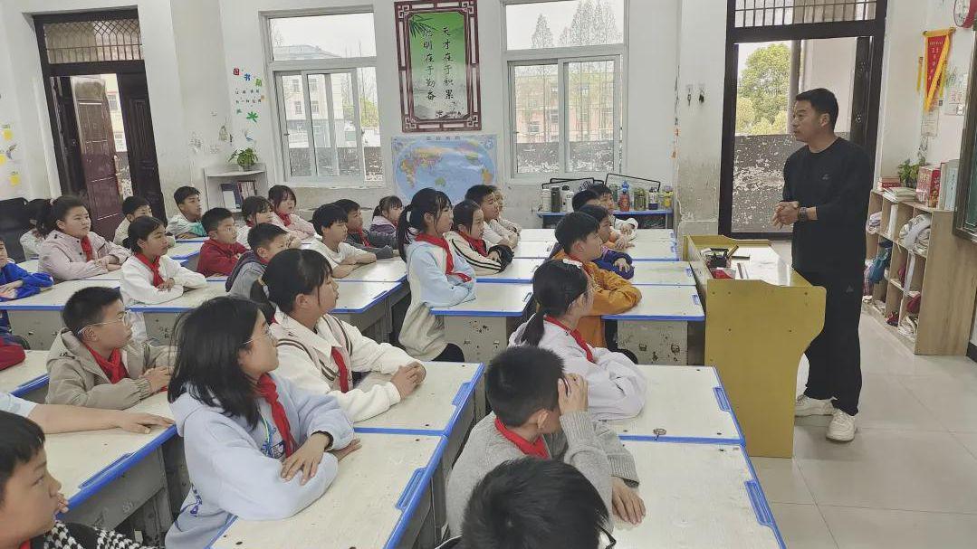 法治护成长 平安伴同行 信阳市羊山新区彭家湾乡中心小学方校长再开法治专题课