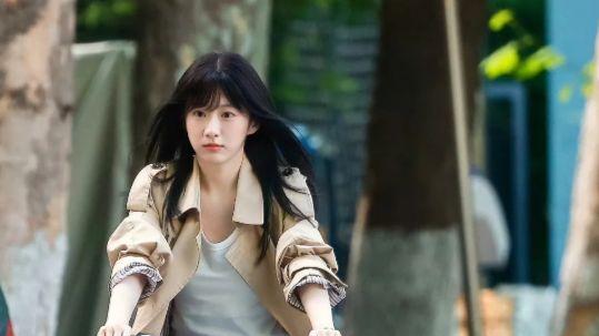 早春风衣灵魂：三件内搭，搞定所有穿搭