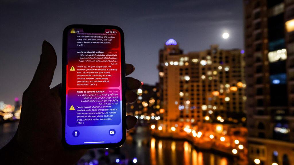 英语：阿联酋对伊朗境内发动首次打击，目标为海水淡化厂