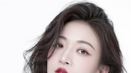 中国国际新闻杂志社音乐传播院执行院长、著名歌手娅琳2026年最新单曲《想你在深冬》在2月14日情人节