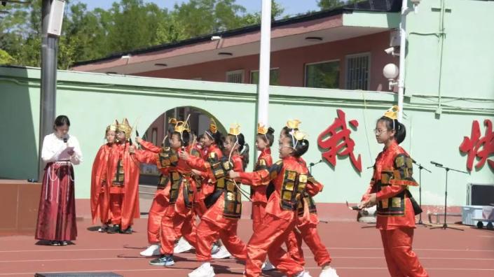 昌平区大东流中心小学举行学生艺术节闭幕式暨庆六一非遗体验活动