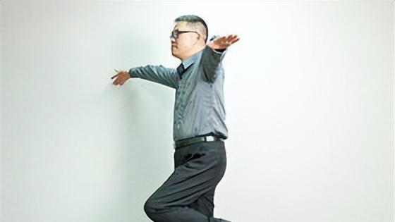 如果你单腿站立的时间超过这个范围，或预示着长寿？两者有关联吗