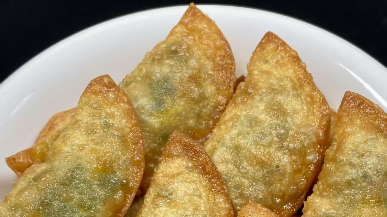 炸油角：金黄酥脆，一口咬下满嘴香，小时候的味道回来了