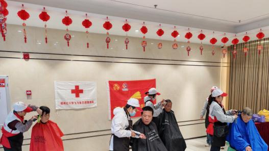 花漾母亲节 便民送到家——福州龙泉社区开展母亲节便民志愿活动