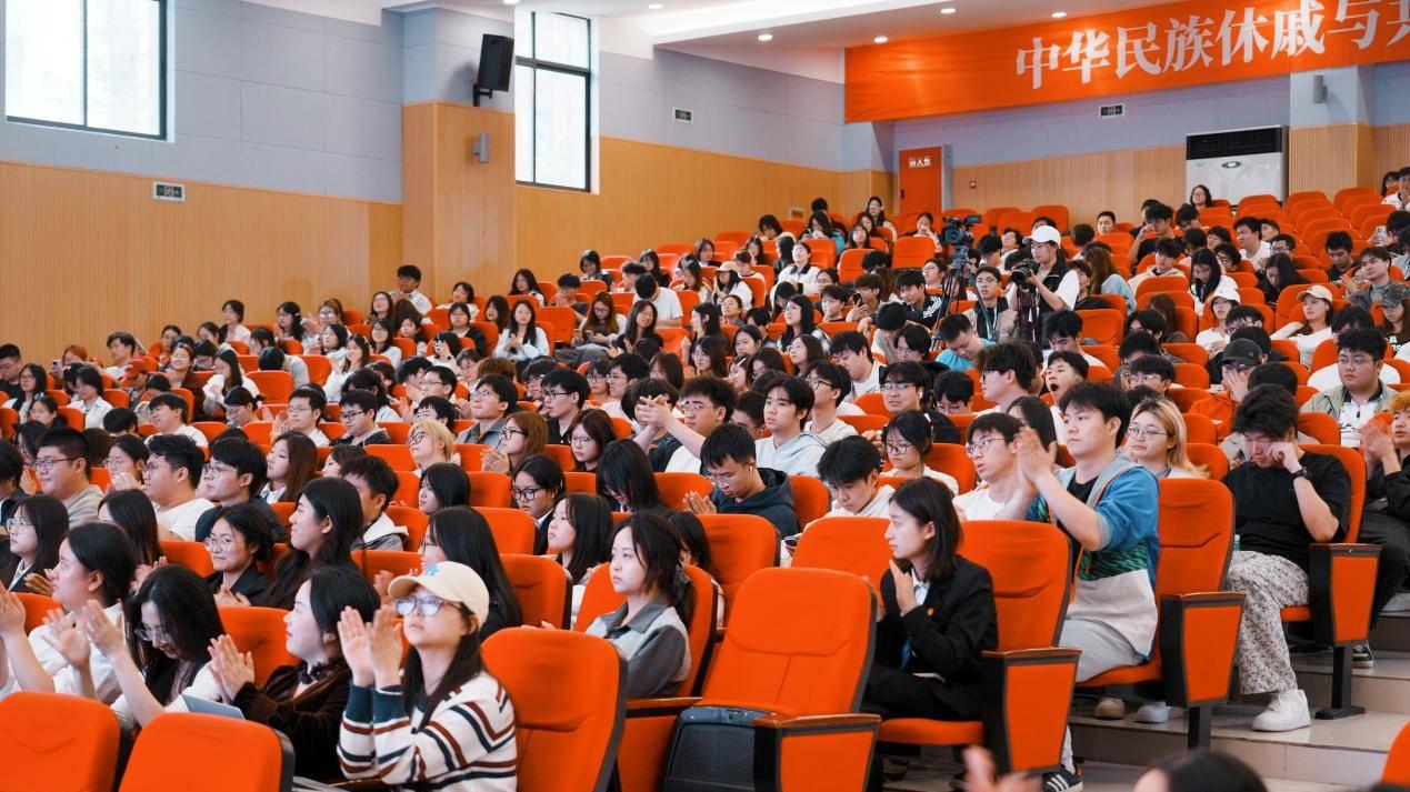 “铸牢中华民族共同体意识高校巡回宣讲”走进绵阳城市学院