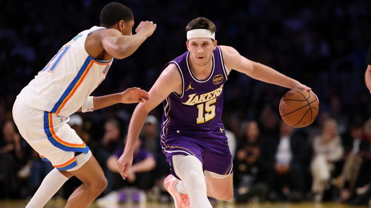 在湖人被终结3连胜后，老詹直言称现在的湖人还不是冠军球队