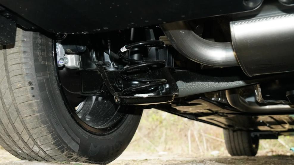 底盘操控拿得出手，2026款凡尔赛C5 X适合过日子，一口价11.37万起