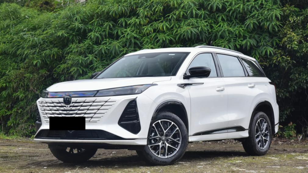 百公里油耗6.96L，配1.5T+8AT动力，26款长安CS75 PLUS静态体验