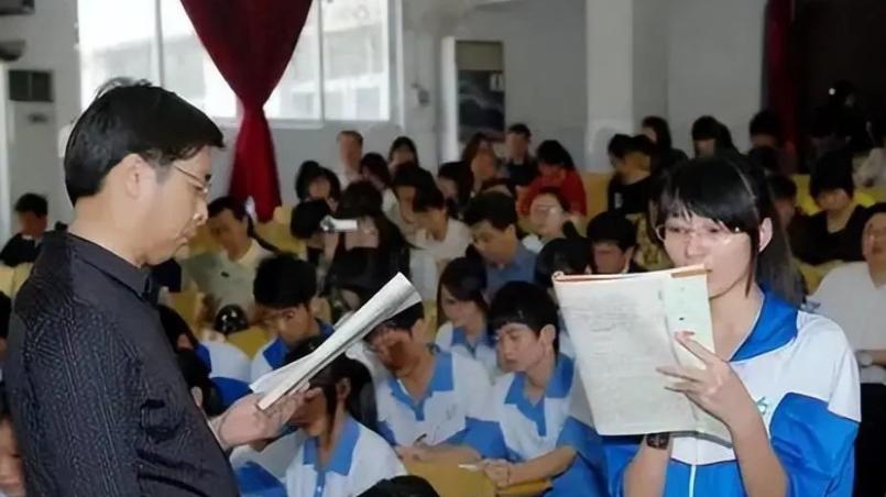 课堂辱骂老师、家长疯狂举报、教材越改越难，教育怎么变成了这样