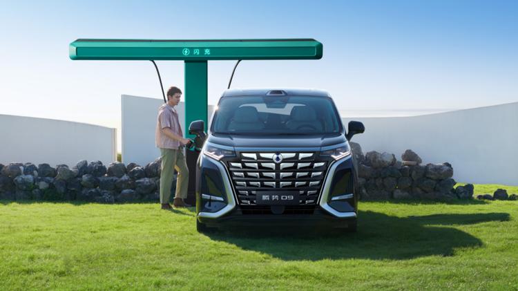 38.98万起，第二代腾势D9：用技术重新定义豪华MPV