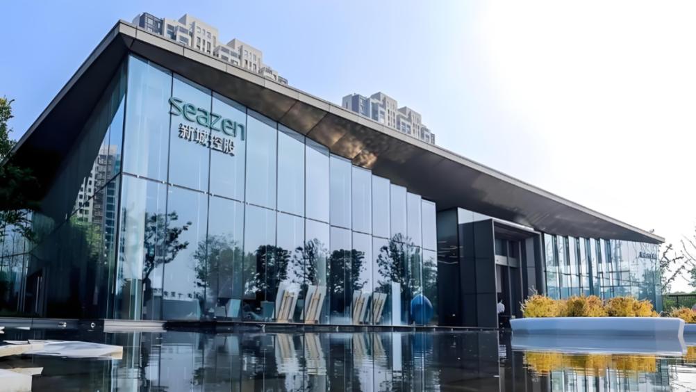 商业地产双龙头，新城控股高息发债疲于应付，龙湖集团积极偿债从从容容