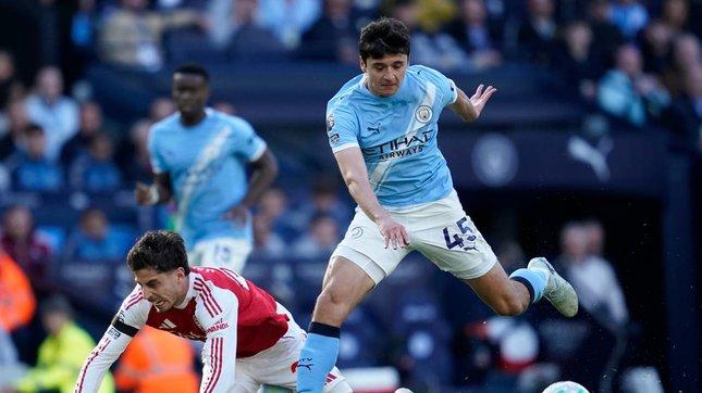 如果阿森纳和曼城积分相同，谁是冠军？