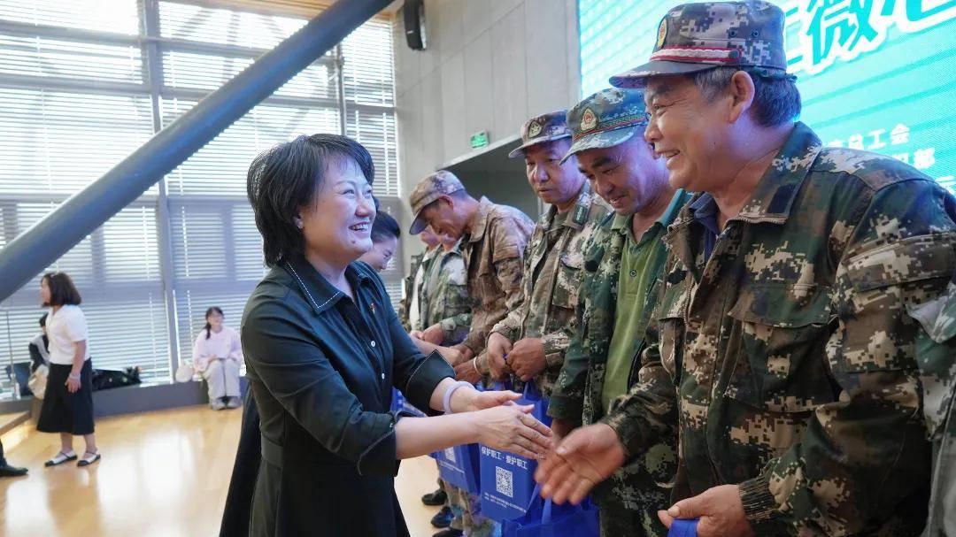 “小切口“传递“大温暖“，呈贡区总工会举行“党工共建·‘呈’心服务”数字经济开发区专场活动