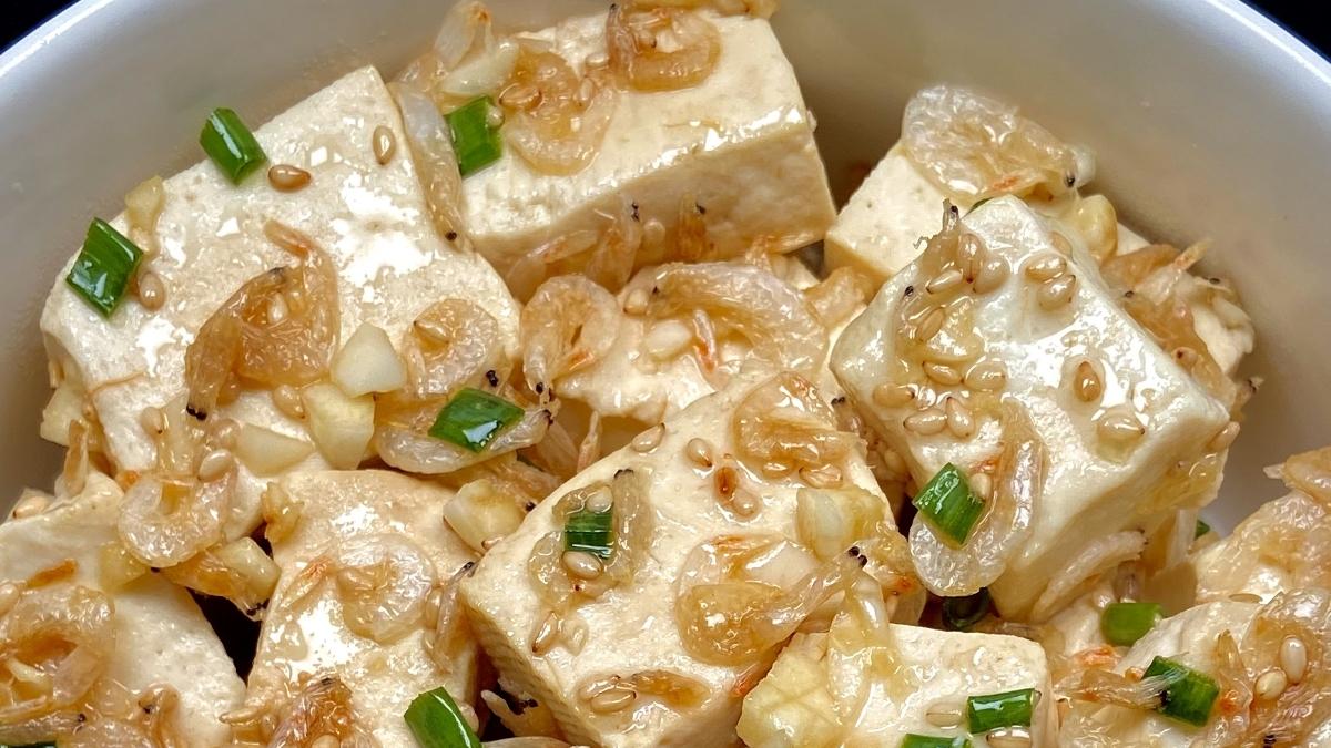 芝麻虾皮拌豆腐：夏日餐桌上的清香绝唱