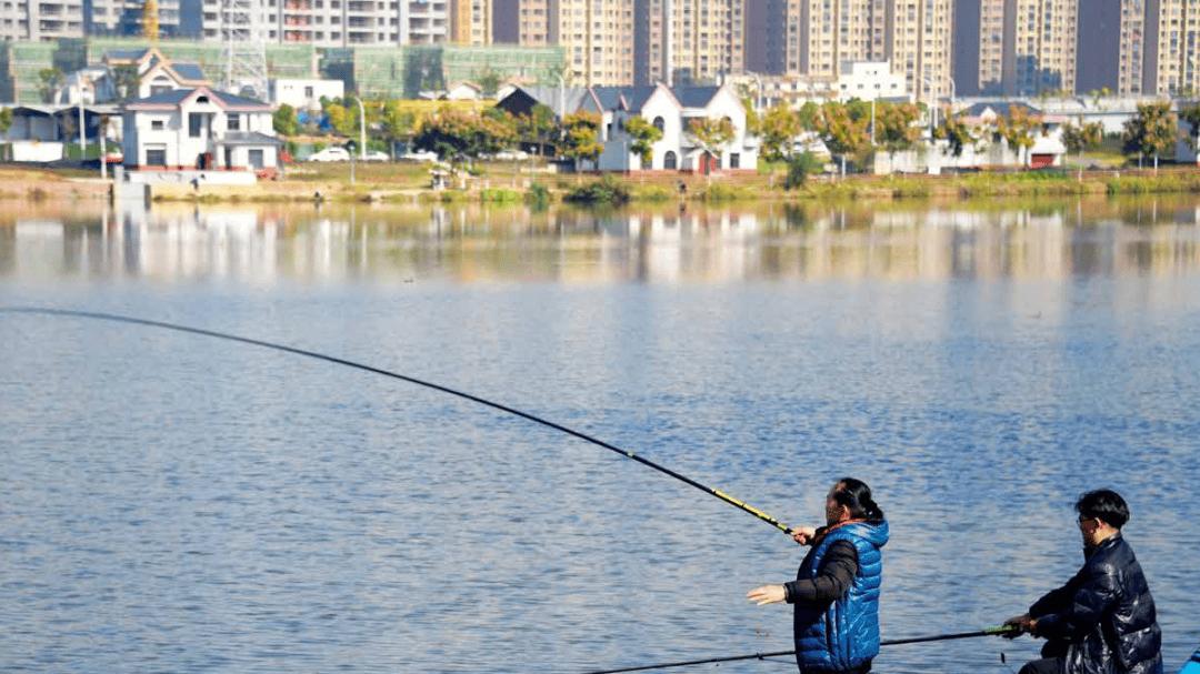 选竿只盯着克数和调性？难怪你钓一天累成狗！这俩“隐藏指标”才是关键