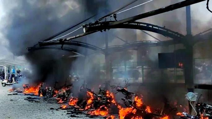 锂电池为何易爆燃？智能喷淋如何快速响应？——技术百科解读车棚防火新范式