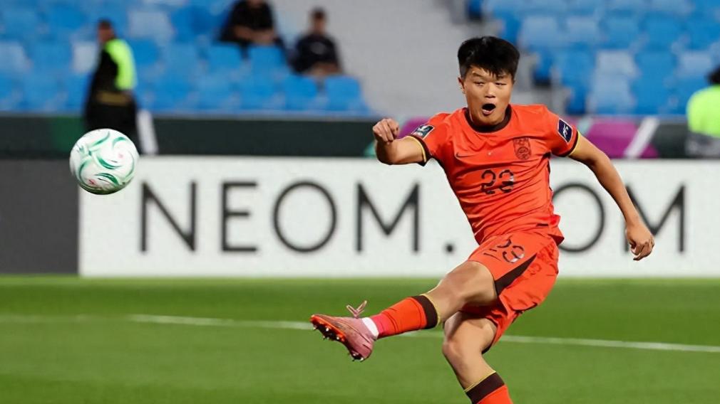 上下齐心！国足新星发声揭秘胜利，力挺中超价值，宋凯耕耘终获回报