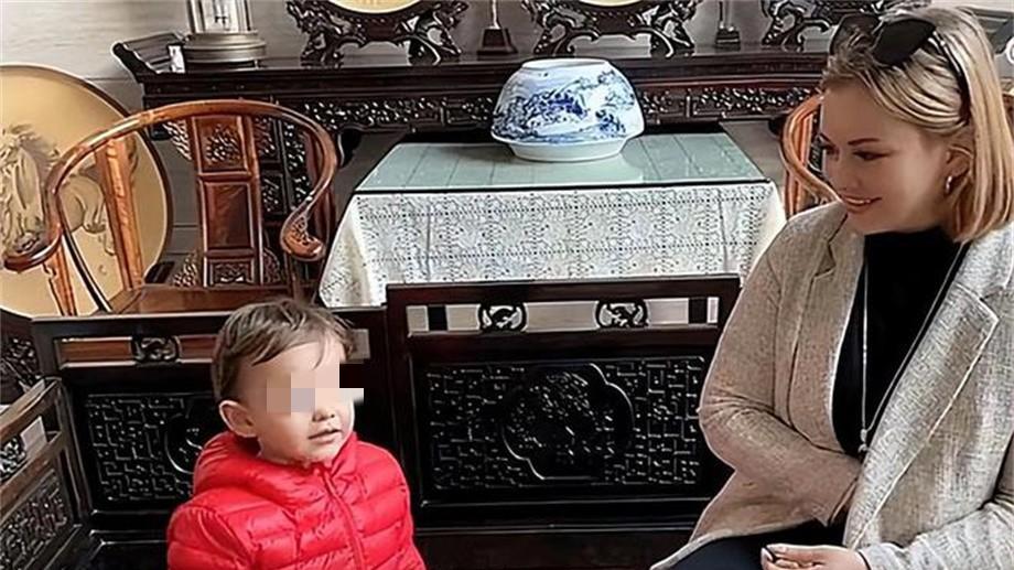 俄罗斯美女嫁给江苏小伙，见婆婆后收红包到手软，后弟妹也来中国