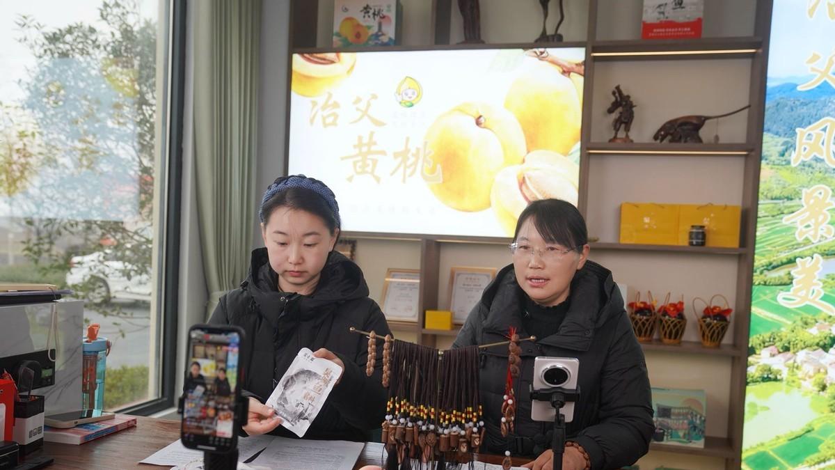 1400亩油茶山、3000亩黄桃林，背后藏着2名基层村干部的“谦寻”进修之旅！