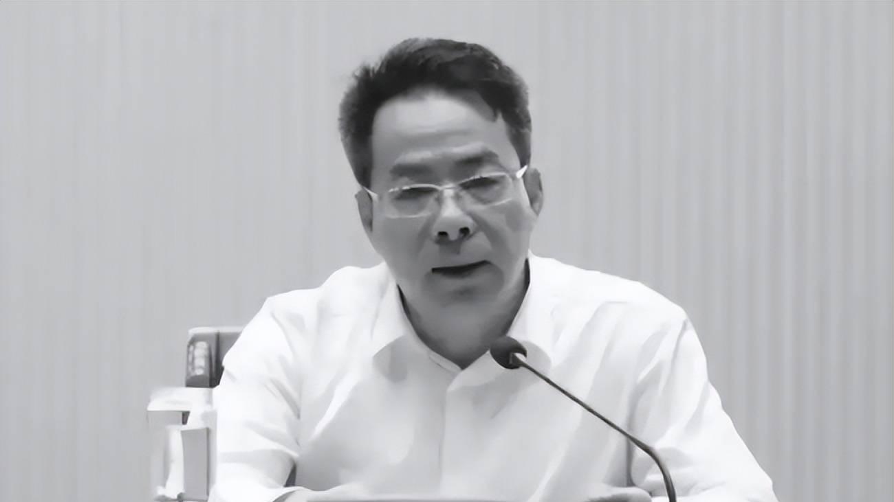 共工社评论员王群沉痛悼念中国侨务工作杰出楷模——连小敏同志