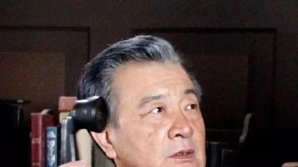 71岁周里京近况曝光！前妻遇害后再婚娶小10岁粉丝，如今婚姻很幸福