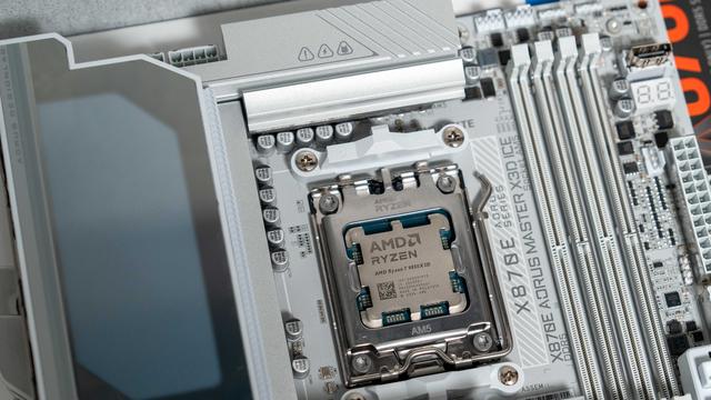 游戏新王登基，AMD R7 9850X3D+技嘉X870EX3D超级冰雕主板测评