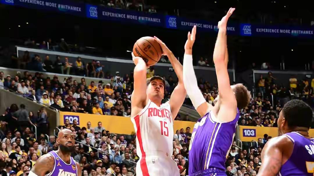 谢泼德复仇詹姆斯，致命抢断守住胜利，火箭连赢两场要翻盘