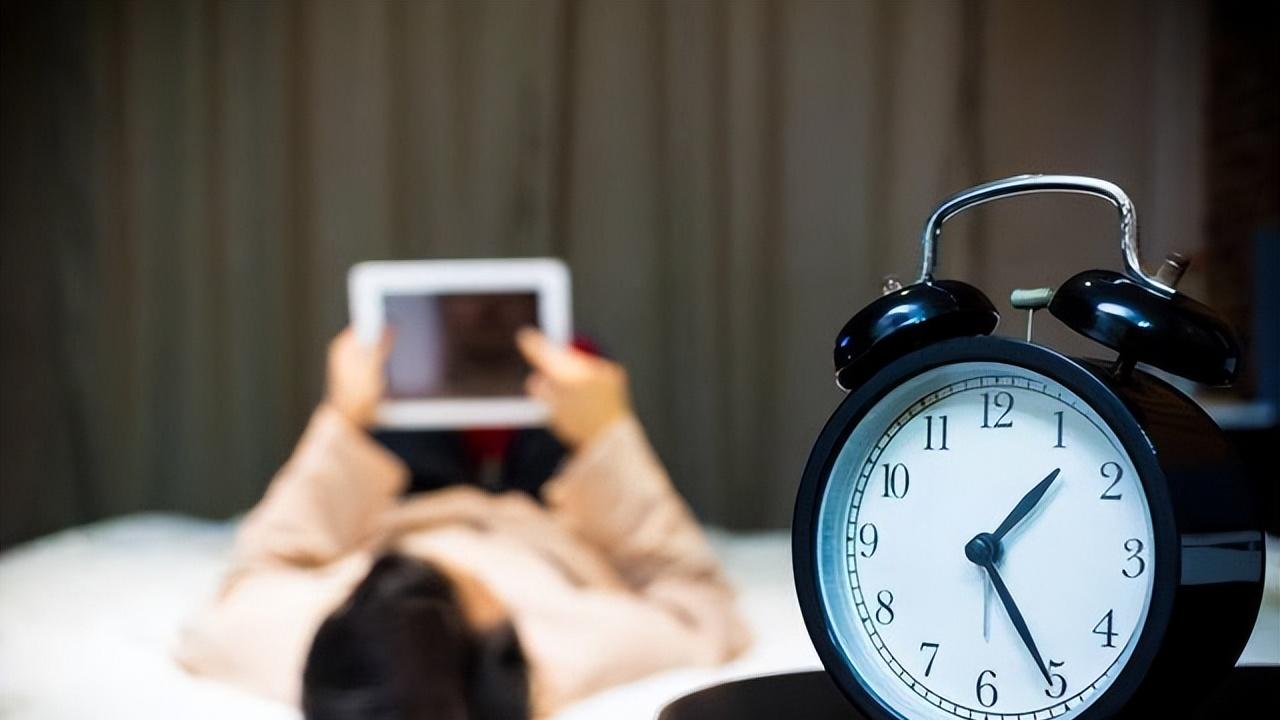 每天都在凌晨3、4点钟醒来，比闹钟都要准时？这究竟是怎么了