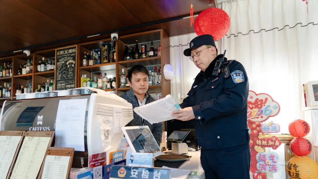 新春走基层 | 年味烟火背后的平安底色