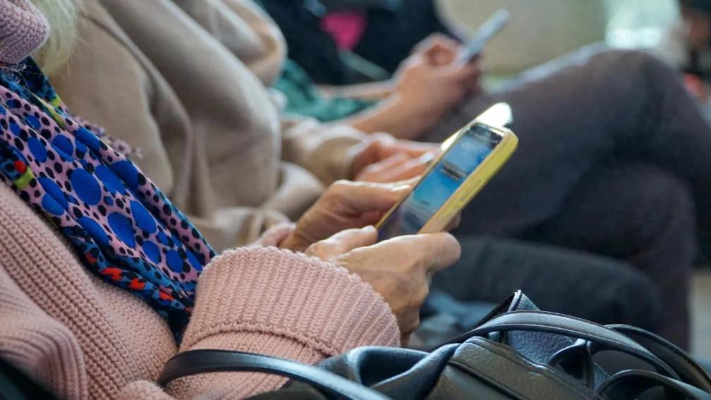 荷兰人有多爱刷手机？一个季度移动流量达8.17亿GB，创历史新高