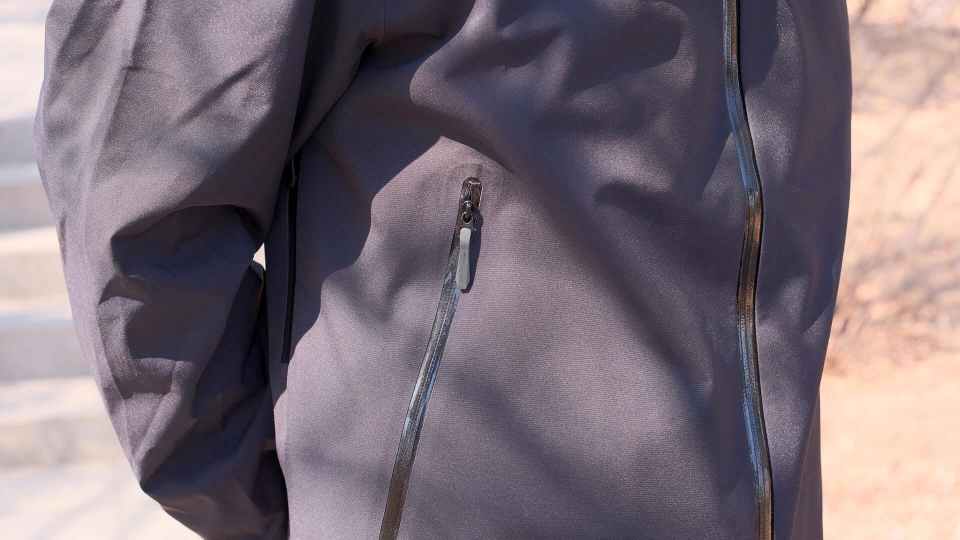 老登登山必备：VBREX重装越野七防冲锋衣测评，罕见平价全能王炸！